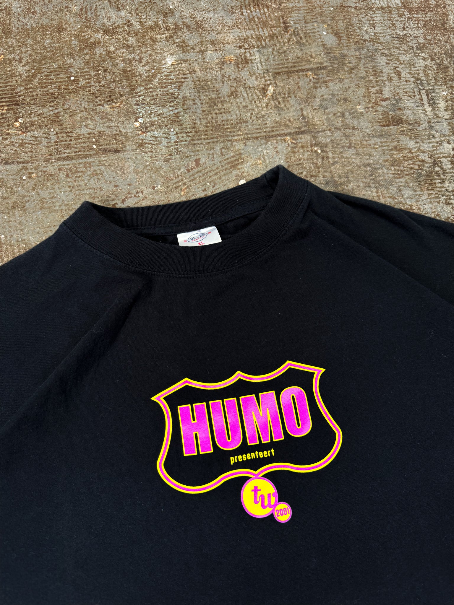 HUMO PRESENTEERT TW 2001 TEE